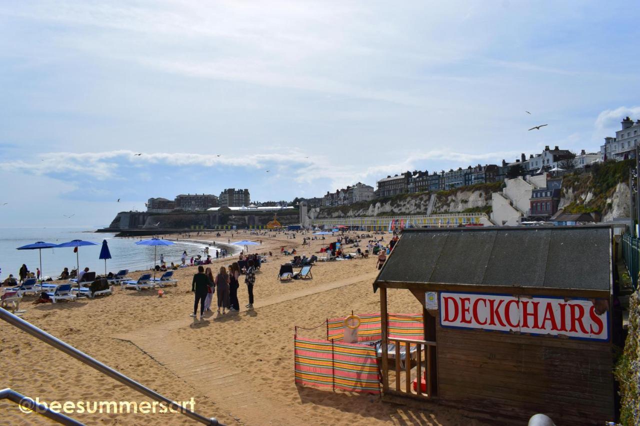 Newly Refurbished - Seascape Retreat Apartment Margate